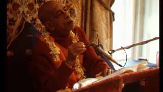 Prabhupada 0429 Кришна имя Бога  Кришна значит всепривлекающий