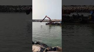 ഹിറ്റാച്ചി കൊണ്ട് തുഴയുന്ന ബോട്ട് #youtube #youtubeshorts #ship #jcb