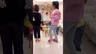 家庭抢椅子游戏，欢乐无限！Family Chair Grabbing Game, Endless Fun!#Family Chair Grabbing Game, #funny