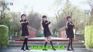 东方红艳一首网络舞曲《梦江南》，江南妹子舞的欢快！