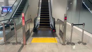 ［逆走防止ブザー作動］福岡空港国内線　escalator  buzzer  Fukuoka Airport