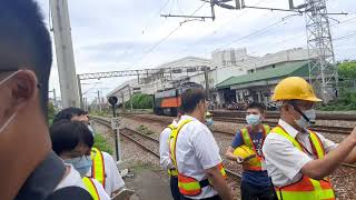 8773次花蓮發車經由北迴線歷史上首度第一次開往迴送樹林調車場的試運轉EMU3000型十二輛編組EMU3001皮蛋豆腐號+拉著R106單柴電頭，E237鳴日號單電頭本務機先行往北開之後到第八股會合