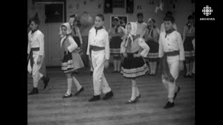 La troupe de danse folklorique des «Mutins de Longueuil» en 1964