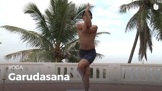 Learn yoga poses: Garudasana (eagle pose)