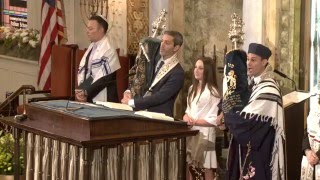 Y'halelu - Returning the Torah at Park Avenue Synagogue