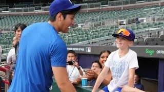 大ファンの大谷翔平Tシャツを着て応援　父親・フリーマンがスタメン外も大一番に駆けつけたチャーリーくん