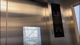 高岡駅南口のエレベーター