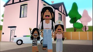 Moving to CLUB ROBLOX *NEW FAMILY, CHAOTIC CHILDREN!?* (WITH VOICE!) Club Roblox Family Roleplay