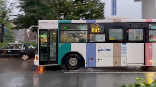 【西鉄バス】台風14号接近中の風雨の中を走るバス。黄金二丁目交差点にて。2021年9月17日 17:52頃