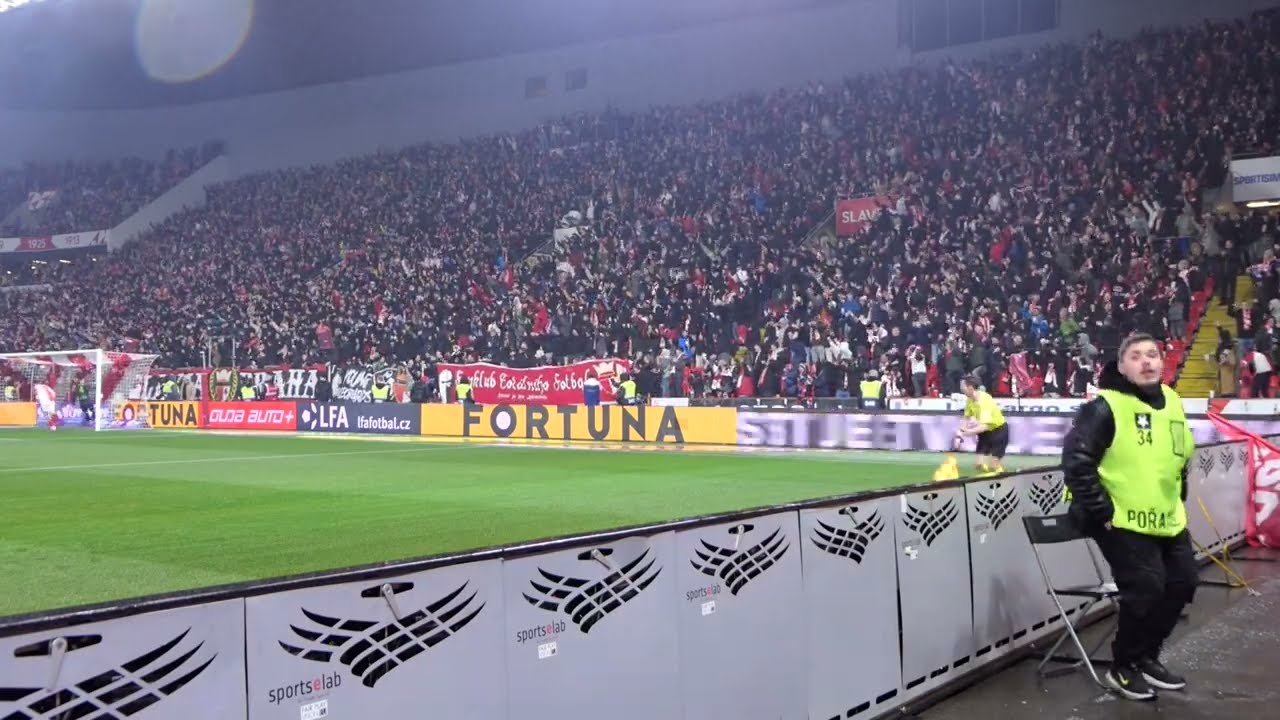 Tribuna Sever: SK Slavia Praha Vs FK Jablonec - YouTube