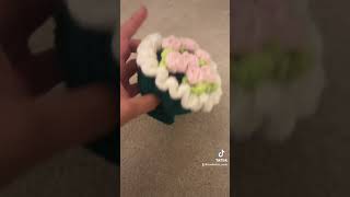 They are so cute ! You need to make them. Send it to the right person ! #crochet #handmade #flowers