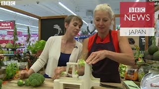 野菜の切り方、買い物客にアドバイス　英国のスーパー