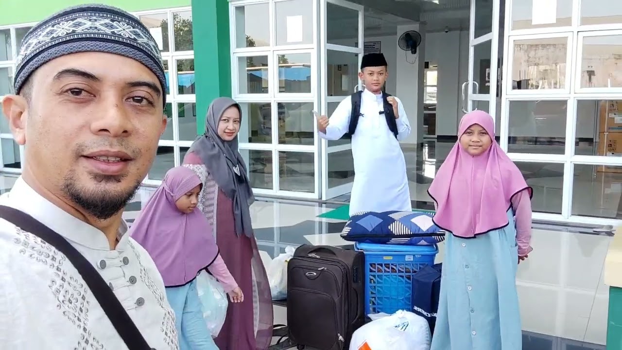 Pondok Pesantren Modern AL - FITYAN GOWA 😢 Hari Pertama Masuk Pesantren ...