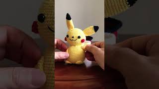 Crochet Pokémon Pikachu and pokeball amigugurumi