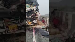 truck accident #shorts #youtubeshorts #truckaccidentvideo
