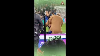 [직캠] 앙리 형, 손흥민 궁디팡팡~