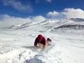 信仰の姿 雪の中で五体投地 チベット仏教徒 tibetan budddhist prostration on the snow