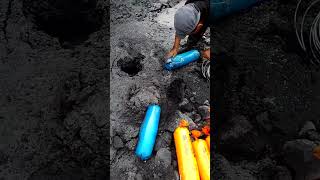 How to charge a hole before blasting in Open cast coal mines #blasting #coalmines #mines #shorts