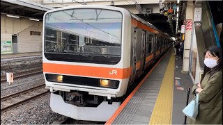 209系500番台M74編成が回送電車として警笛を鳴らして発車するシーン（回65M）2021.11.21