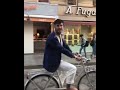 Fabrizio Corona cade in bicicletta