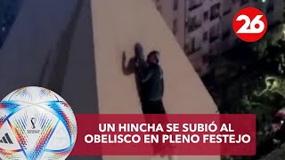 ARGENTINA CAMPEÓN DEL MUNDO | Un hincha se subió al Obelisco en pleno festejo por el Mundial