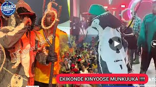 EKIKONDE Kitokosse Munkuuka, Nga Alien Skin Alinye Ku স্টেজ