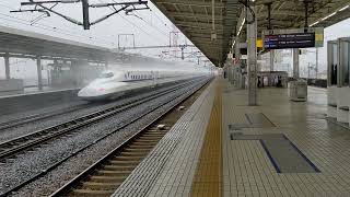 岐阜羽島駅上りN700ラージA東京行き雨なかを高速通過します！