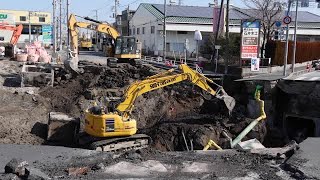 八潮の道路陥没、油と下水が混じったような臭い漂う現場…埼玉県知事に同行して取材