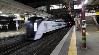 E353系 S1??編成 特急あずさ37号松本行がフルビームで塩尻駅2番線を通過するシーン