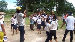 ボランティア　カンボジアの小学校で日本式運動会