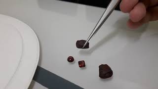 Identifying rhodolite garnet by magnetism