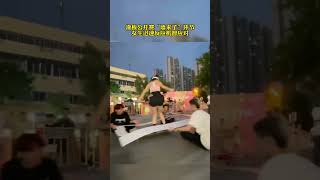 女孩玩滑板，完美通過各種障礙！Girls skateboard perfectly through all kinds of obstacles! #skateboard #shorts