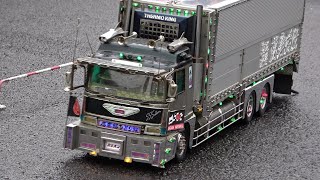 【8番】アカツキ2025 デコトラRC 湾岸荷役ブース