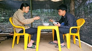 Homeless boy and the poor girl picked vegetables along the stream to sell and buy eggs for cooking