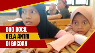 Duo bocil rela antri di MIE GACOAN