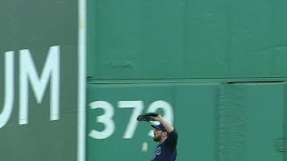 TB@BOS: Betts heads to second on error by Souza Jr.