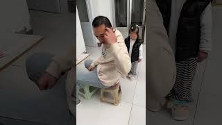 爸爸偷藏私房钱，这钱怎么越来越少！#funny #搞笑 #baby