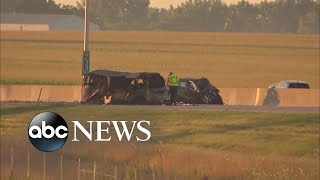 7 people died in head-on crash on Illinois highway, including 5 children