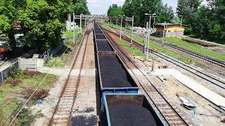 Pociągi Stacja Leszczyny Szlak Węglowy 3 węglarki przejazd przez stację.  Polish trains.