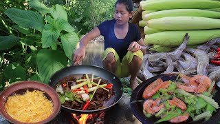 Survival skills video: Natural food, Catch and cook - Survival cooking in forest