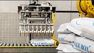 Fertilizer bagging machines with robotized palletizing