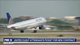 United Flight Attendants Picket for New Contract