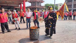 基隆天福宮,乩子操寳,表現參禮元帥,退駕,新營太子宮,歡迎觀看定閱1100411