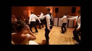 Groom Surprises Bride with Choreographed Dance!