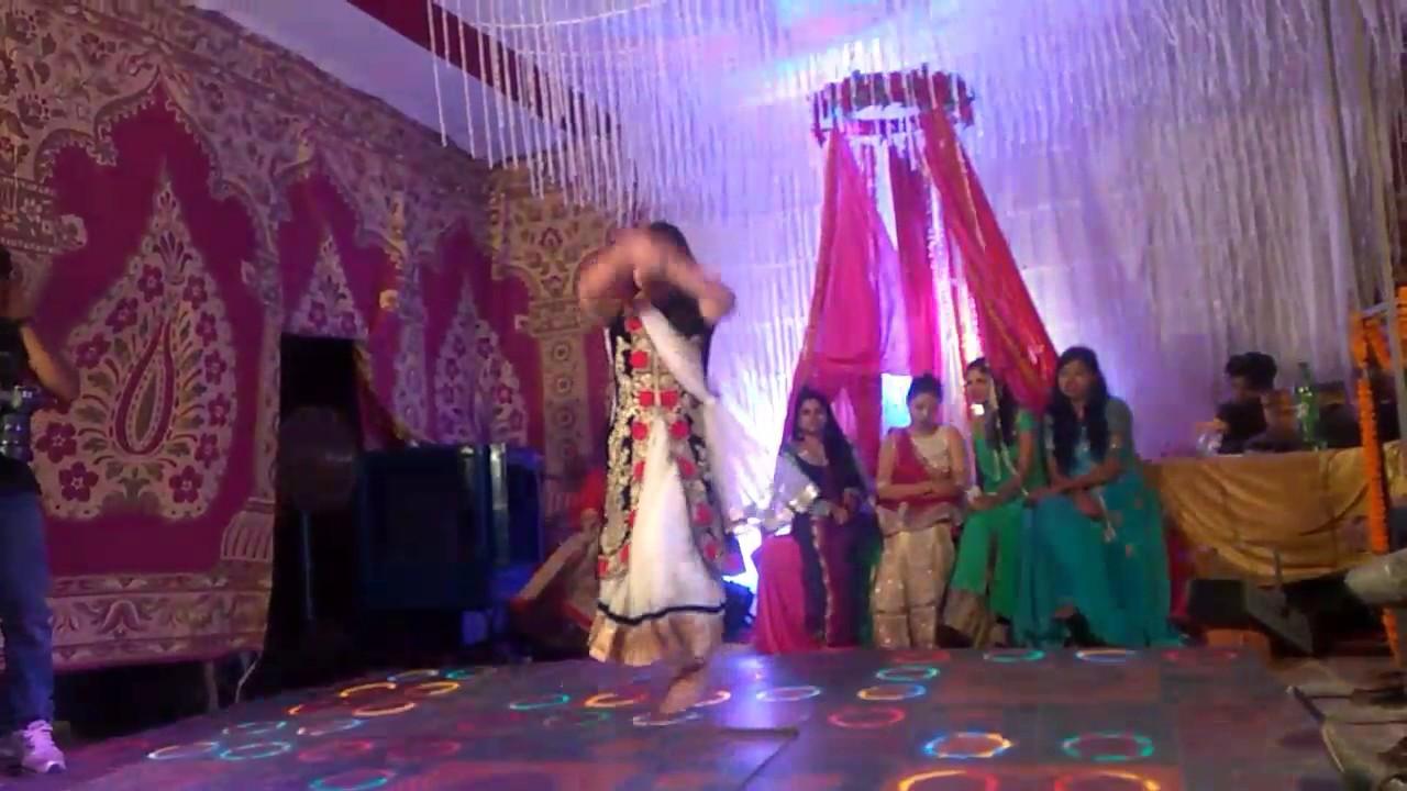 Cheez Badi Hai Mast Wedding Sangeet Seremani Dance By Piku Youtube