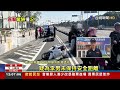 台南轎車撞安全島翻覆 嚇！險波及騎士