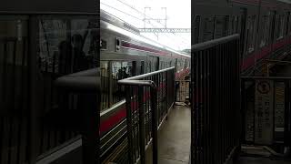 京王8000系8706F 京王稲田堤駅到着シーン