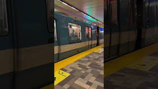 MONTREAL METRO🇨🇦McGill Station | Classic MR-73 arrives: Closing Icon | Trạm McGill | Fr 12.29.2023