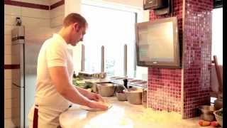 Pizza dough recipe in Naples: pizza Margherita