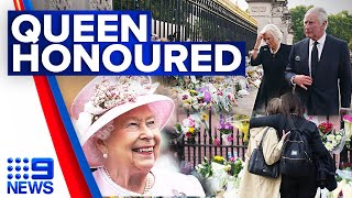 UK mourns the passing of the Queen at landmark sites | 9 News Australia